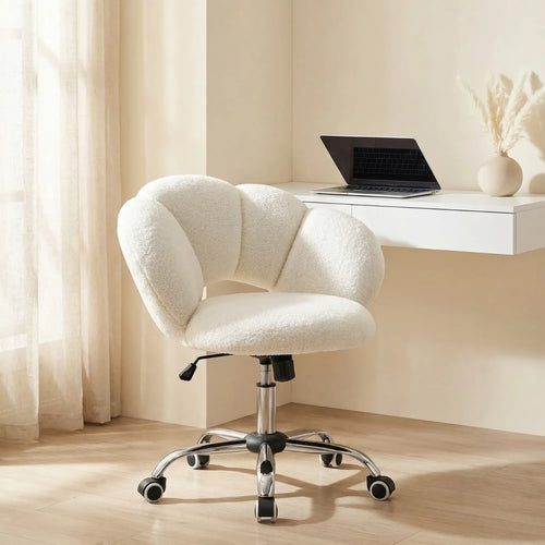 Chaise de bureau District 05 dans un bureau minimaliste