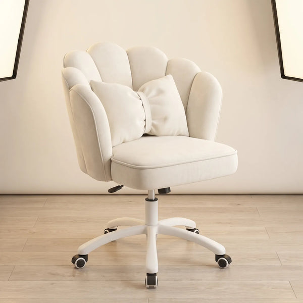 Chaise de bureau District 08 couleur blanche dans un studio