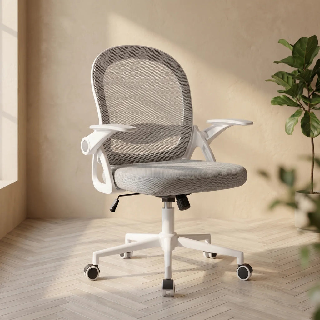 Chaise de bureau District 09 dans un bureau minimaliste