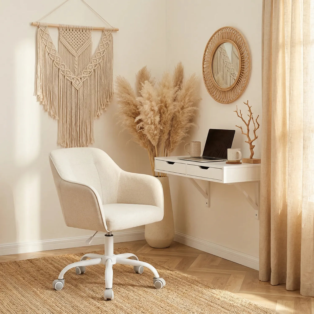 Chaise de bureau District 10 dans un bureau minimaliste