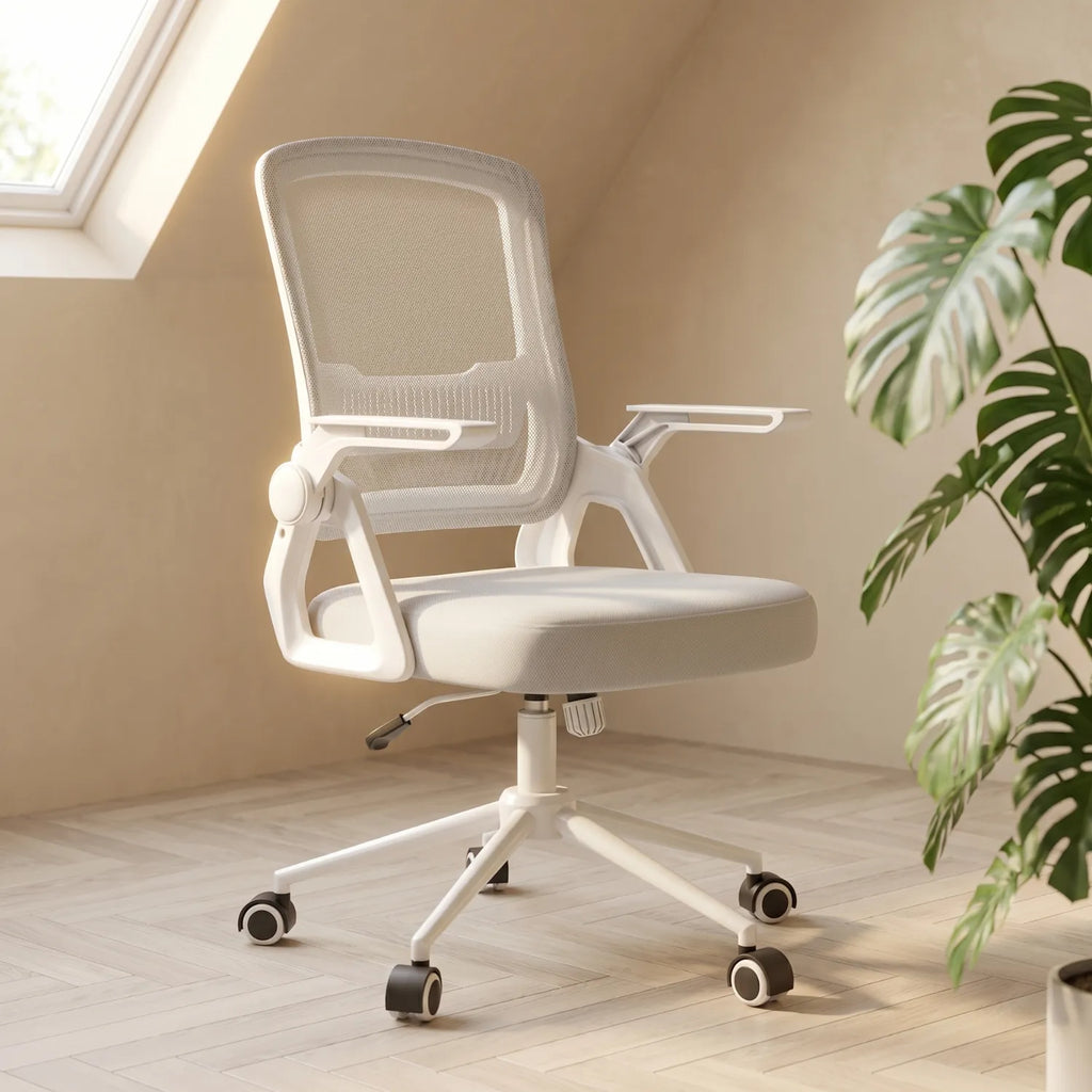 District 24 chaise ergonomique maille blanche dans espace de travail lumineux avec plante monstera